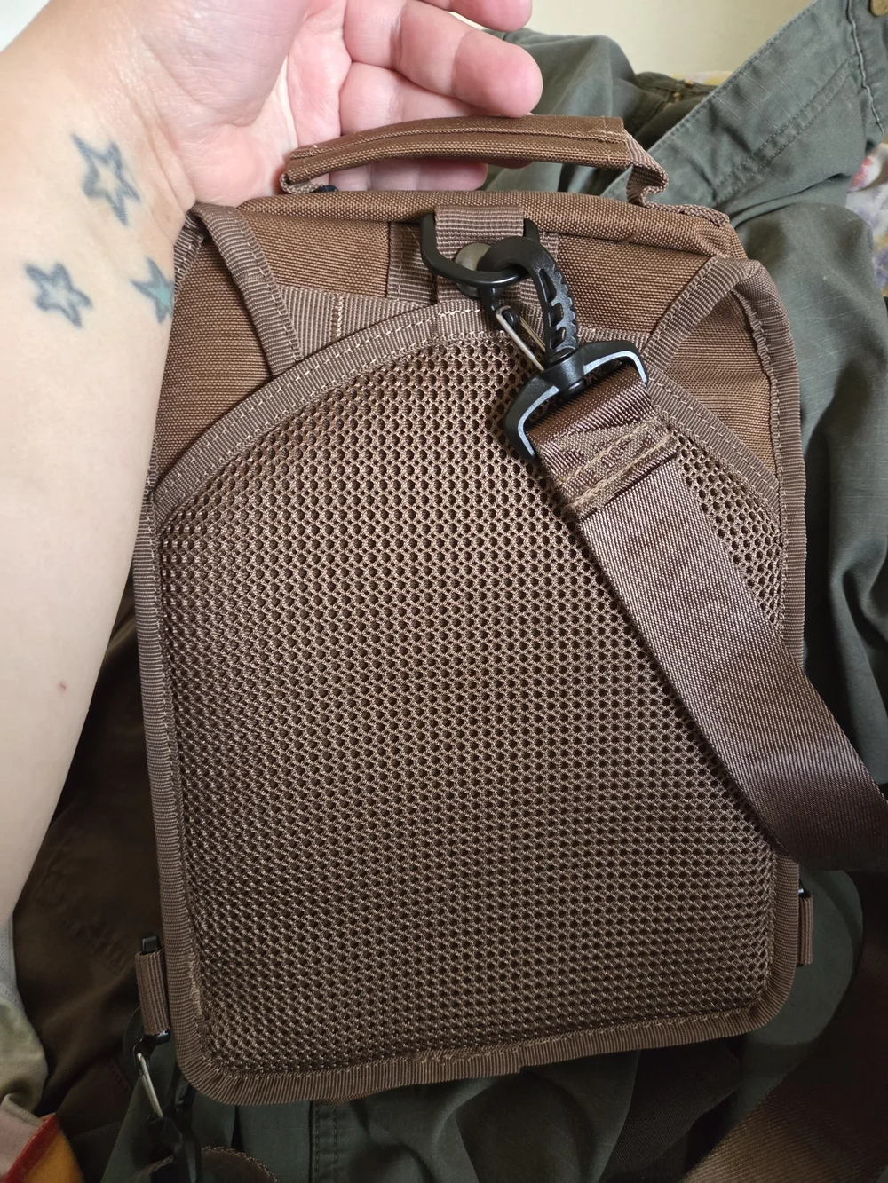 Wolfpak Cocoa 9L Sling NWT